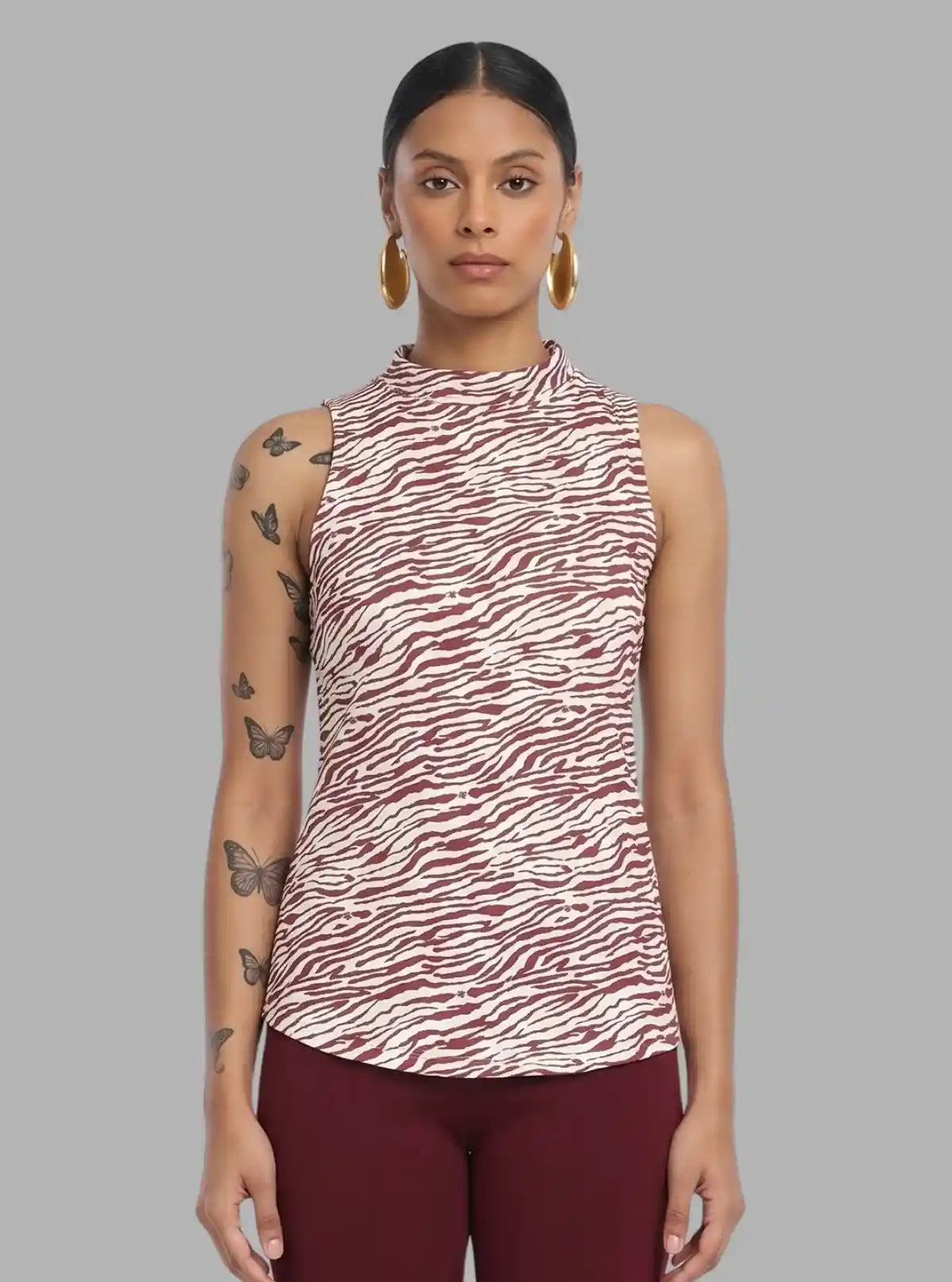Women’s Red Animal Print Sleeveless Fleece Turtle Neck Pullover