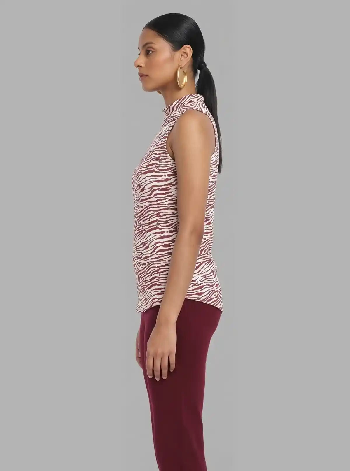 Women’s Red Animal Print Sleeveless Fleece Turtle Neck Pullover
