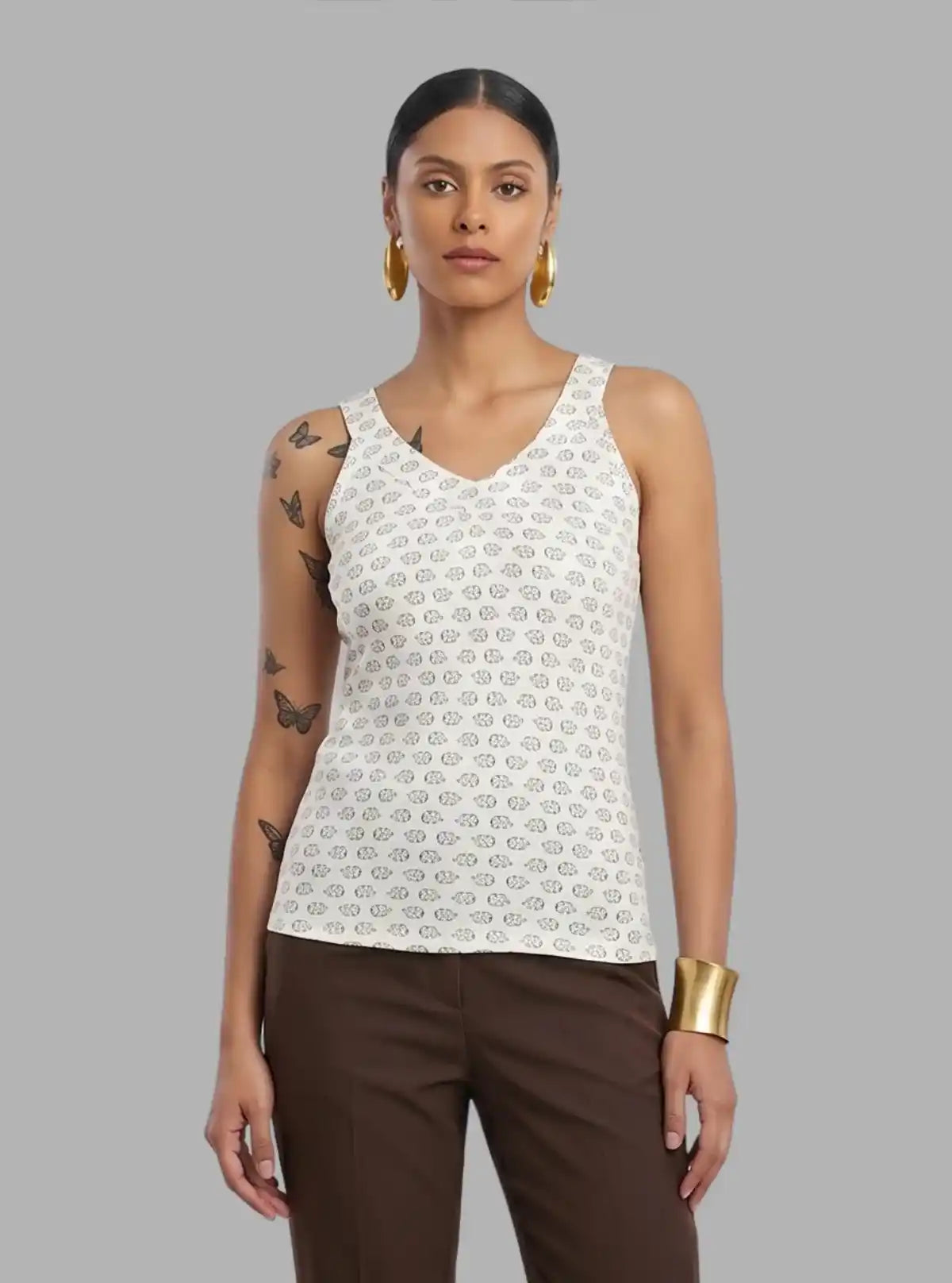 Women’s White Minimalist Textured Sleeveless Top – Elegant Comfort by Boer and Fitch