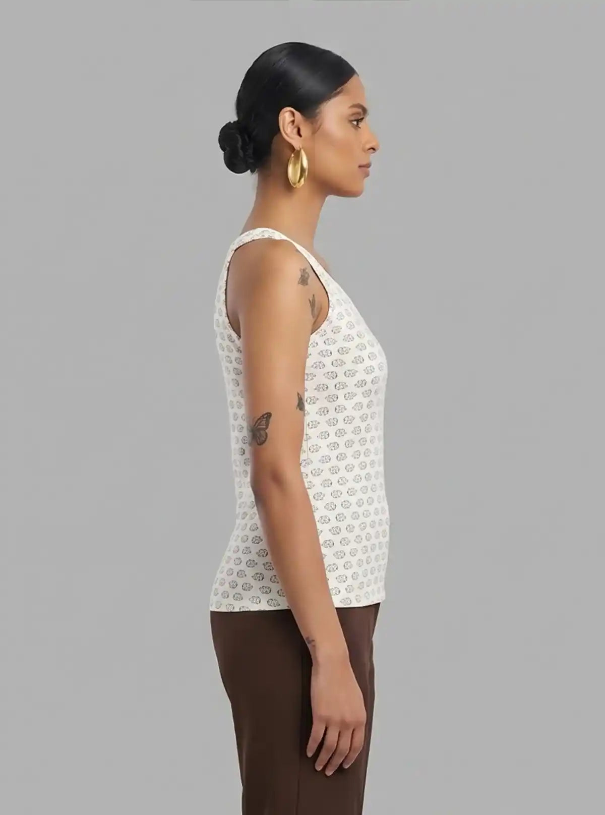 Women’s White Minimalist Textured Sleeveless Top – Elegant Comfort by Boer and Fitch