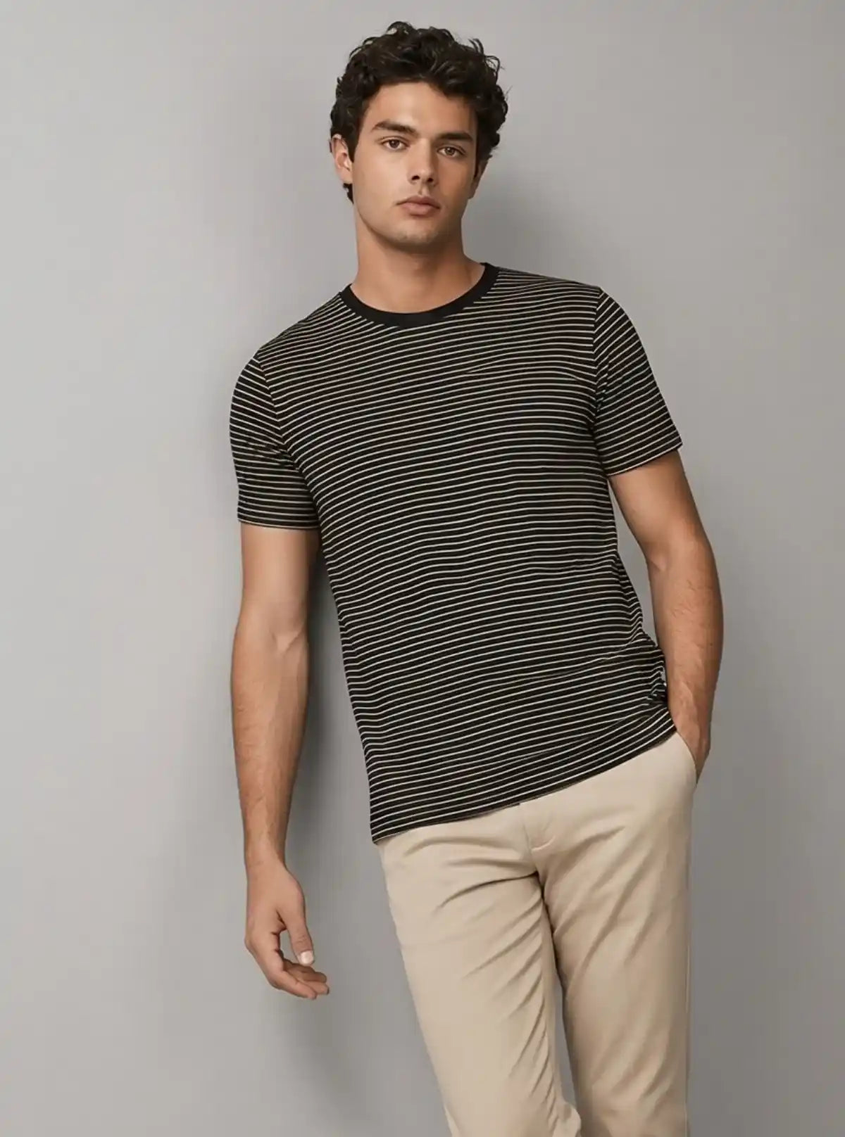 Men's Elegant Vertical Striped Round Neck T-Shirt – Smart Casual Redefined