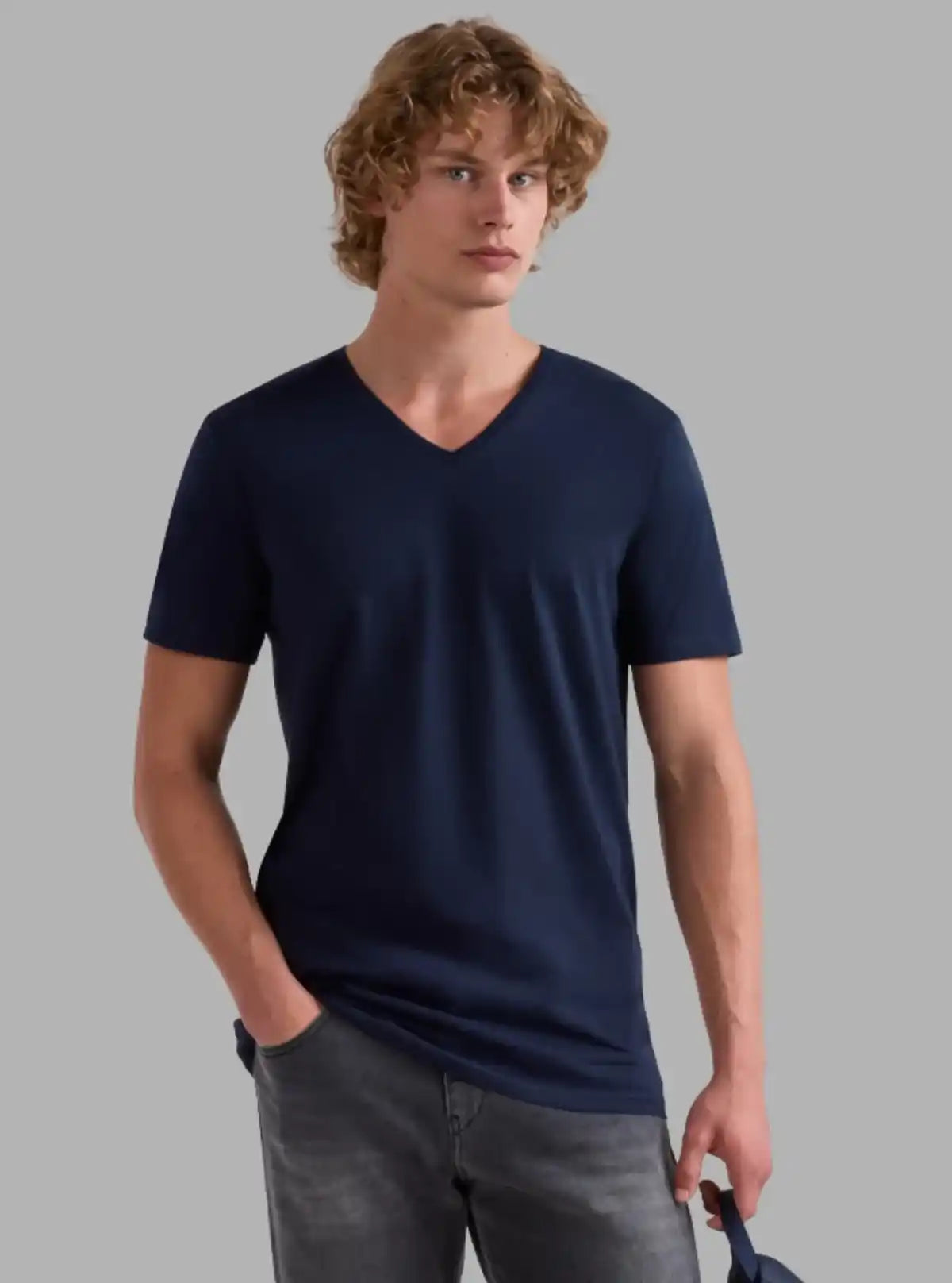 Men’s Navy Blue Basic V-Neck T-Shirt – Classic Cotton Casual Wear Tee