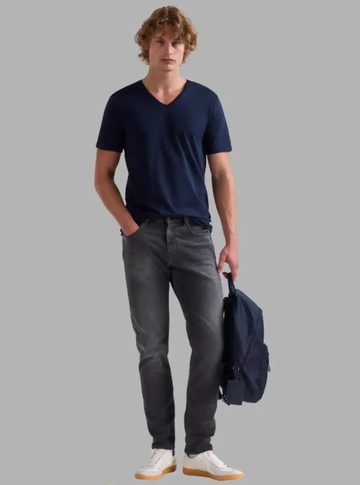 Men’s Navy Blue Basic V-Neck T-Shirt – Classic Cotton Casual Wear Tee