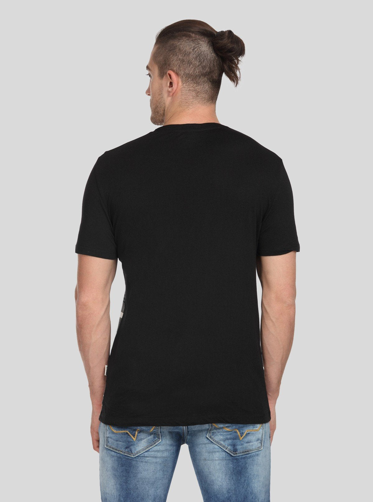 Men’s Textured Black Round Neck T-Shirt with Patch Pocket – Stylish Minimalism - Boer and Fitch