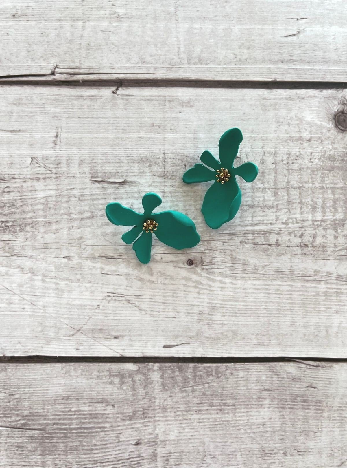 Women’s Globus Green Floral Stud Earrings – Elegant Nature - Inspired Jewelry - Boer and Fitch