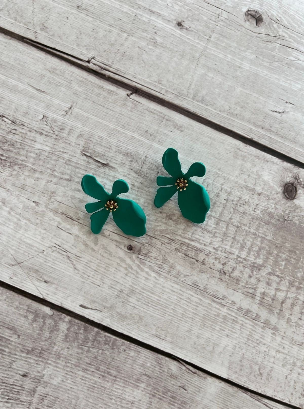 Women’s Globus Green Floral Stud Earrings – Elegant Nature - Inspired Jewelry - Boer and Fitch