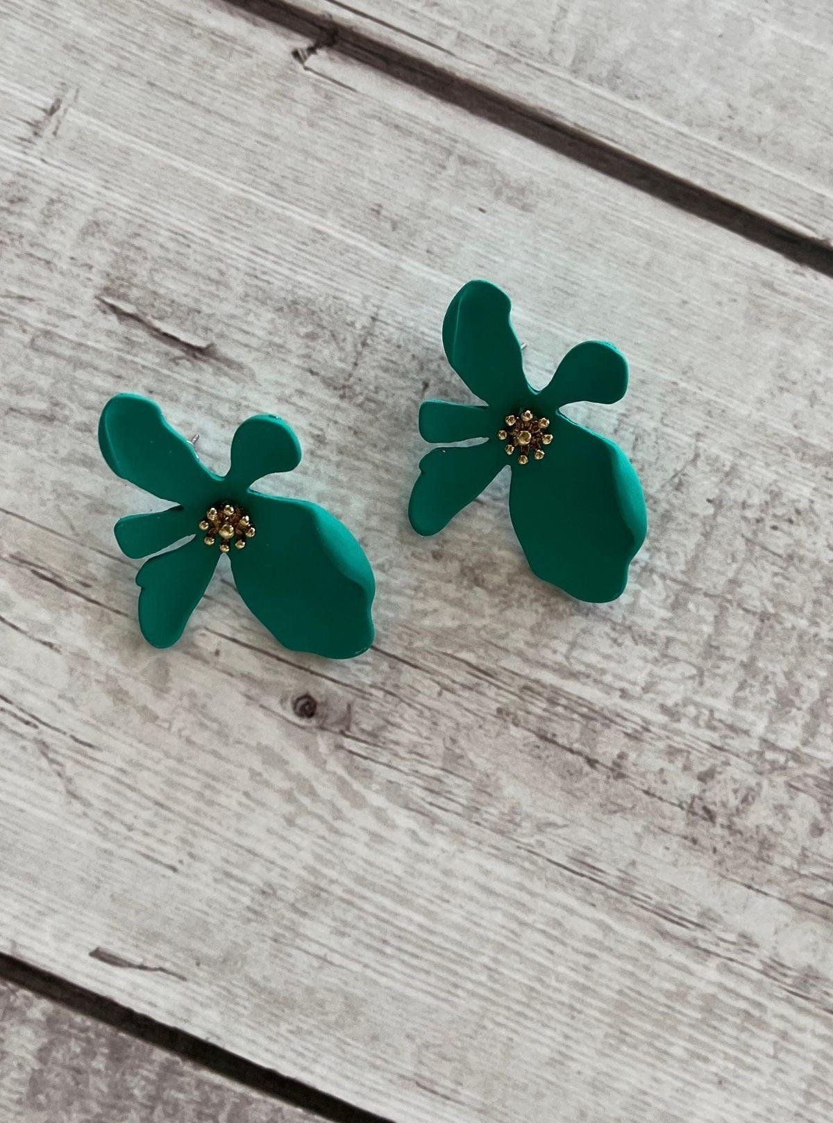 Women’s Globus Green Floral Stud Earrings – Elegant Nature - Inspired Jewelry - Boer and Fitch