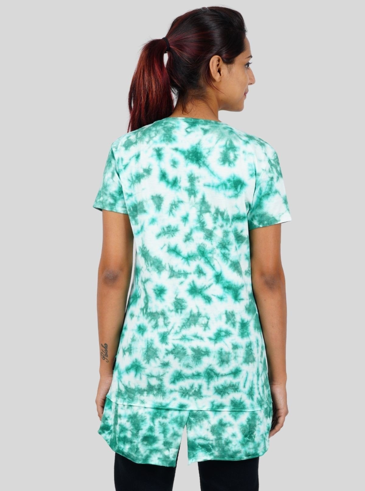 Women's Green Tie and Dye V - Neck T-Shirt – Stylish Cotton Boho Tee - Boer and Fitch