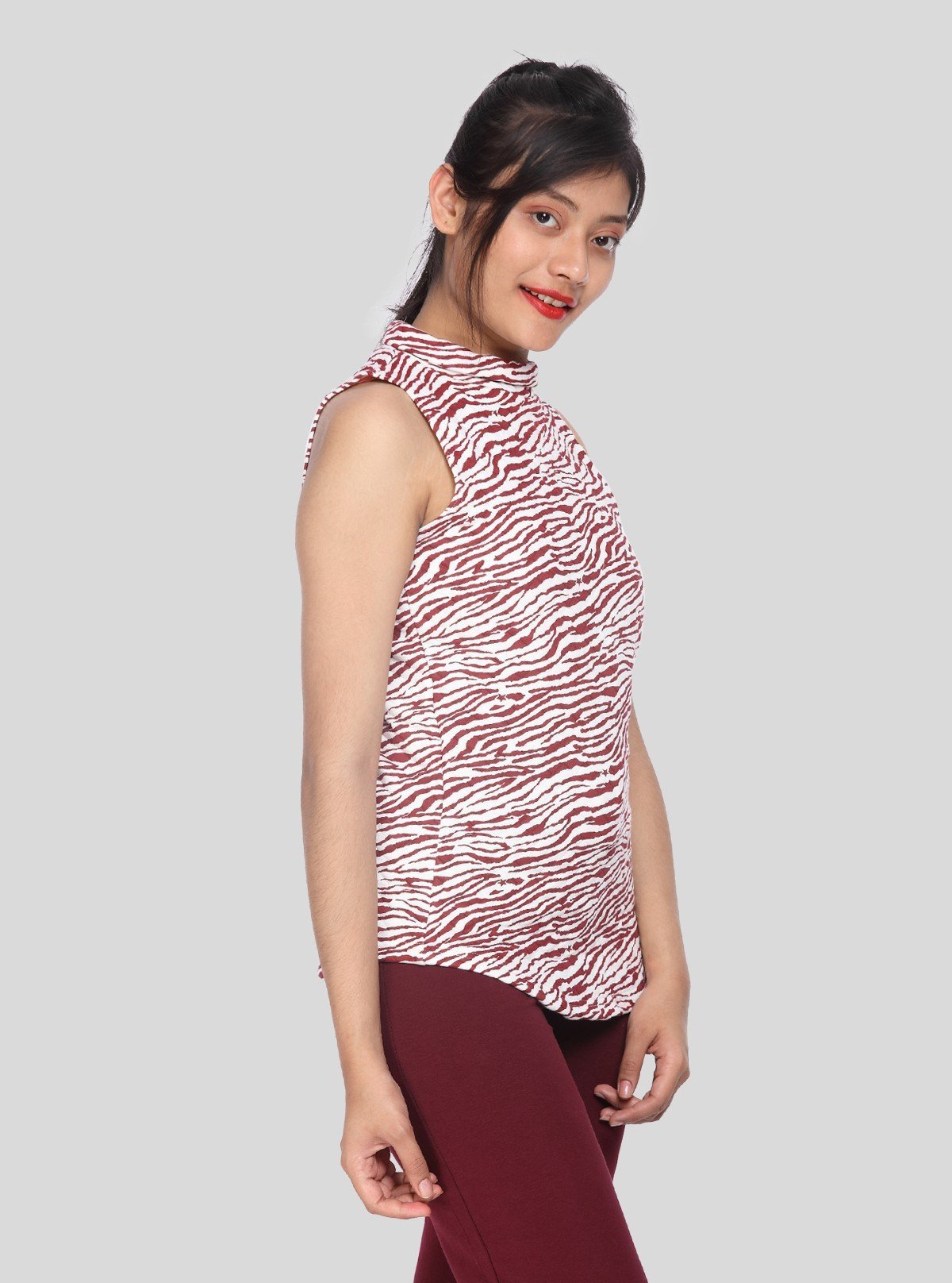 Women’s Red Animal Print Sleeveless Fleece Turtle Neck Pullover - Boer and Fitch